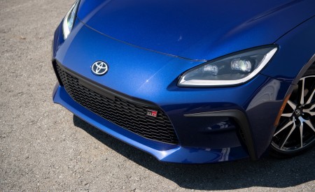 2022 Toyota GR 86 (Color: Trueno Blue) Headlight Wallpapers 450x275 (129)