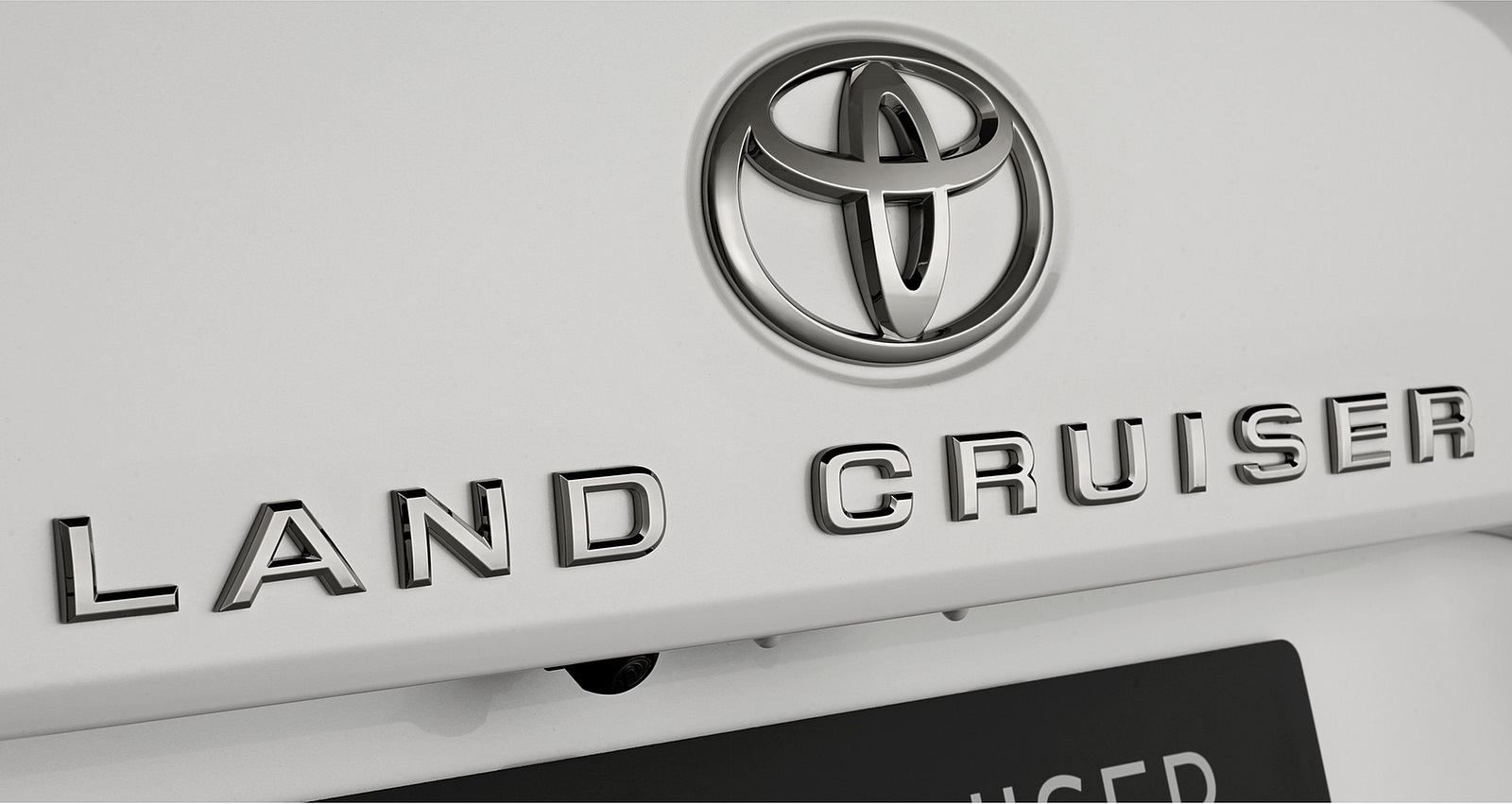 2022 Toyota Land Cruiser 300 Series Badge Wallpapers #23 of 35