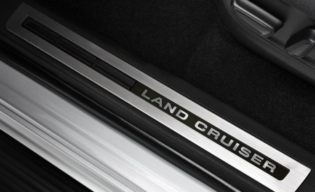2022 Toyota Land Cruiser 300 Series Door Sill Wallpapers 450x275 (24)