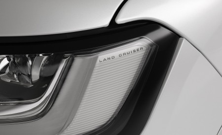 2022 Toyota Land Cruiser 300 Series Headlight Wallpapers 450x275 (16)