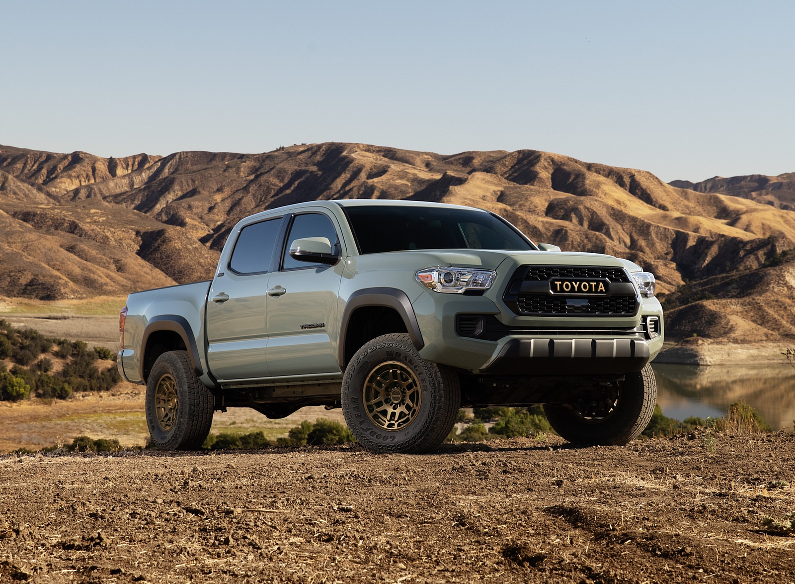 2022 Toyota Tacoma Trail Edition 4x4 Front Three-Quarter Wallpapers (3)