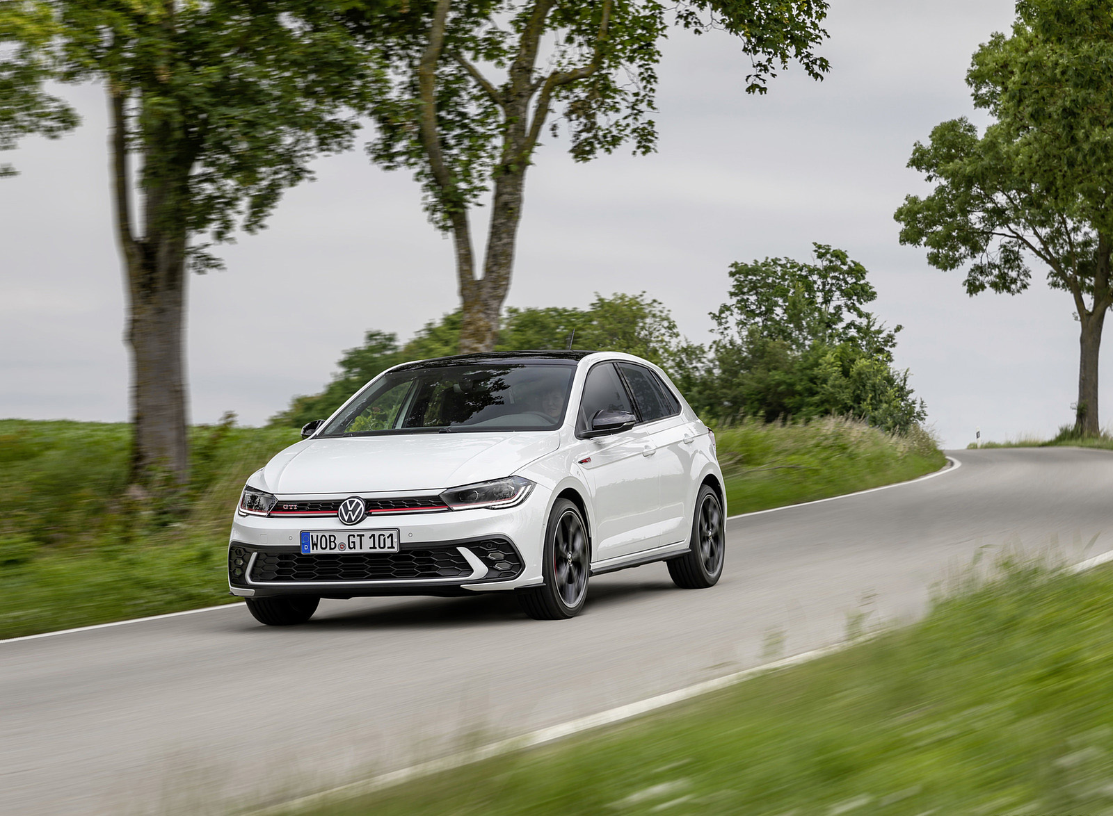 2022 Volkswagen Polo GTI Front Three-Quarter Wallpapers #6 of 39