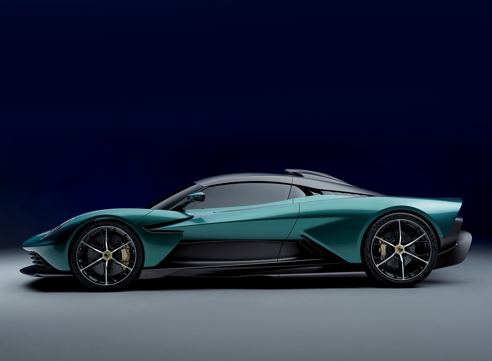 2021 Aston Martin Valhalla Side Wallpapers (3)