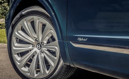 2021 Bentley Bentayga Plug-In Hybrid (Color: Viridian) Wheel Wallpapers 450x275 (39)