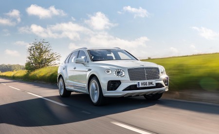 2021 Bentley Bentayga Plug-In Hybrid First Edition (Color: Ghost White) Front Three-Quarter Wallpapers 450x275 (18)