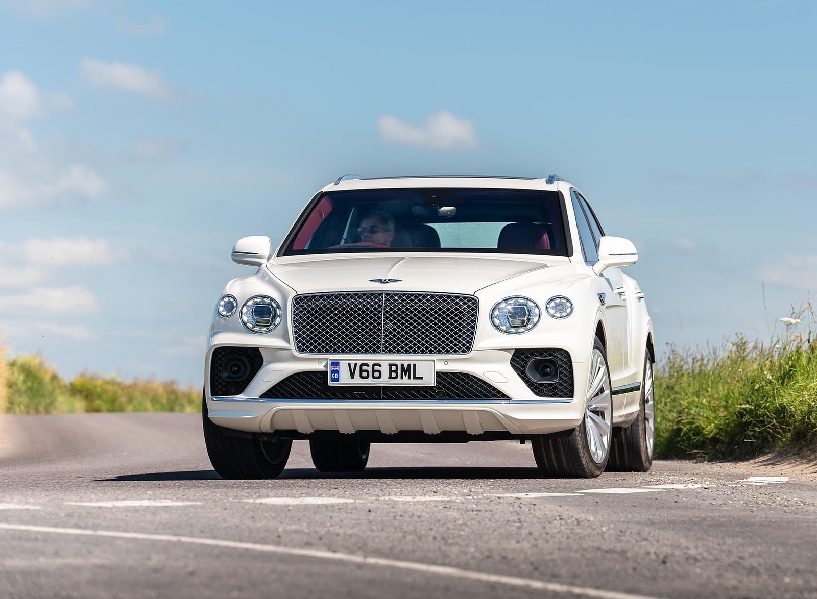 2021 Bentley Bentayga Plug-In Hybrid First Edition (Color: Ghost White) Front Wallpapers #22 of 68