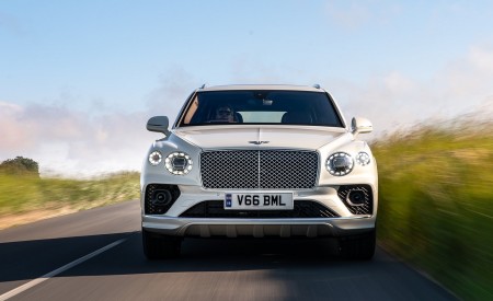 2021 Bentley Bentayga Plug-In Hybrid First Edition (Color: Ghost White) Front Wallpapers 450x275 (17)