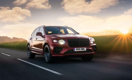 2021 Bentley Bentayga Plug-In Hybrid First Edition First Edition (Color: Dragon Red) Front Three-Quarter Wallpapers 450x275 (3)