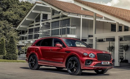 2021 Bentley Bentayga Plug-In Hybrid First Edition First Edition (Color: Dragon Red) Front Three-Quarter Wallpapers 450x275 (8)