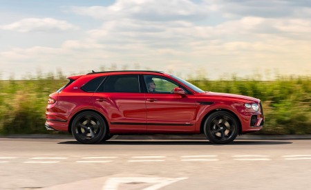 2021 Bentley Bentayga Plug-In Hybrid First Edition First Edition (Color: Dragon Red) Side Wallpapers 450x275 (7)