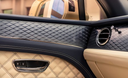 2021 Bentley Bentayga Plug-In Hybrid Interior Detail Wallpapers 450x275 (66)