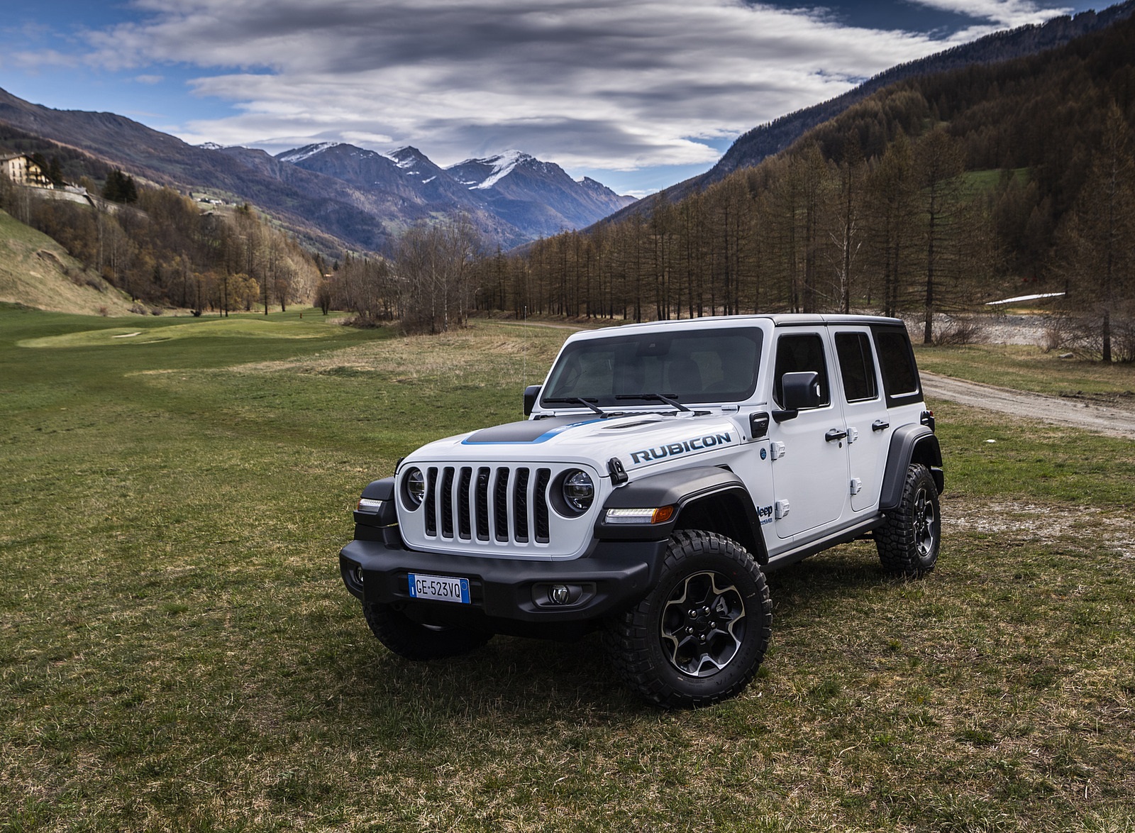 2021 Jeep Wrangler 4xe (Euro-Spec; Plug-In Hybrid) Front Three-Quarter Wallpapers #27 of 52