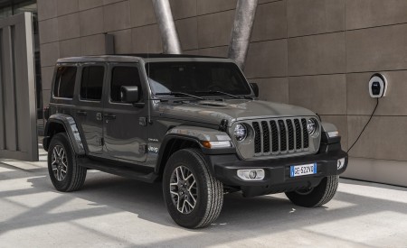 2021 Jeep Wrangler 4xe (Euro-Spec; Plug-In Hybrid) Front Three-Quarter Wallpapers 450x275 (15)