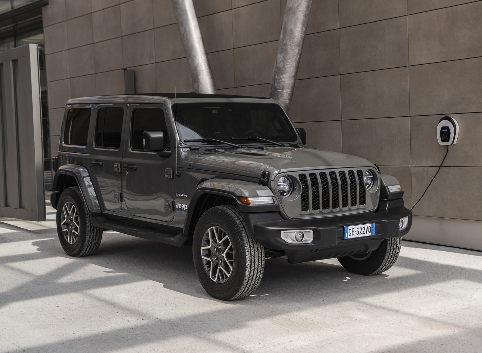 2021 Jeep Wrangler 4xe (Euro-Spec; Plug-In Hybrid) Front Three-Quarter Wallpapers #15 of 52