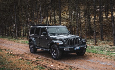 2021 Jeep Wrangler 4xe (Euro-Spec; Plug-In Hybrid) Front Three-Quarter Wallpapers 450x275 (3)