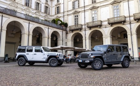 2021 Jeep Wrangler 4xe (Euro-Spec; Plug-In Hybrid) Front Three-Quarter Wallpapers 450x275 (33)
