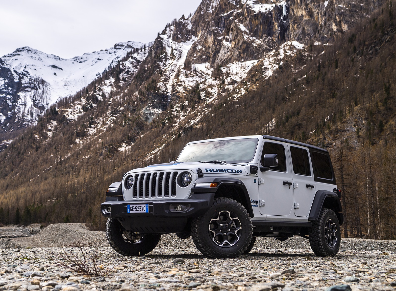 2021 Jeep Wrangler 4xe (Euro-Spec; Plug-In Hybrid) Front Three-Quarter Wallpapers #26 of 52