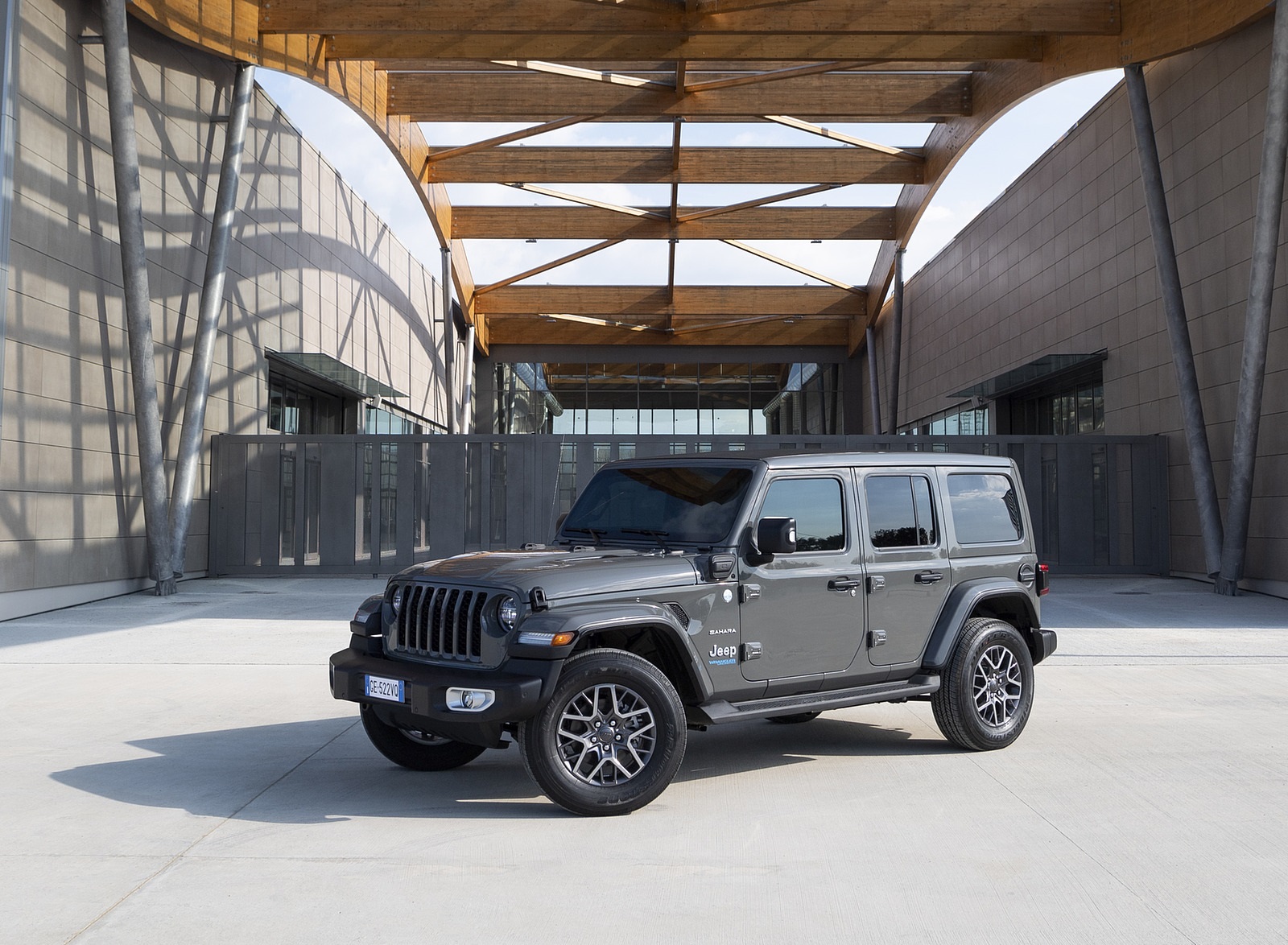 2021 Jeep Wrangler 4xe (Euro-Spec; Plug-In Hybrid) Front Three-Quarter Wallpapers #14 of 52