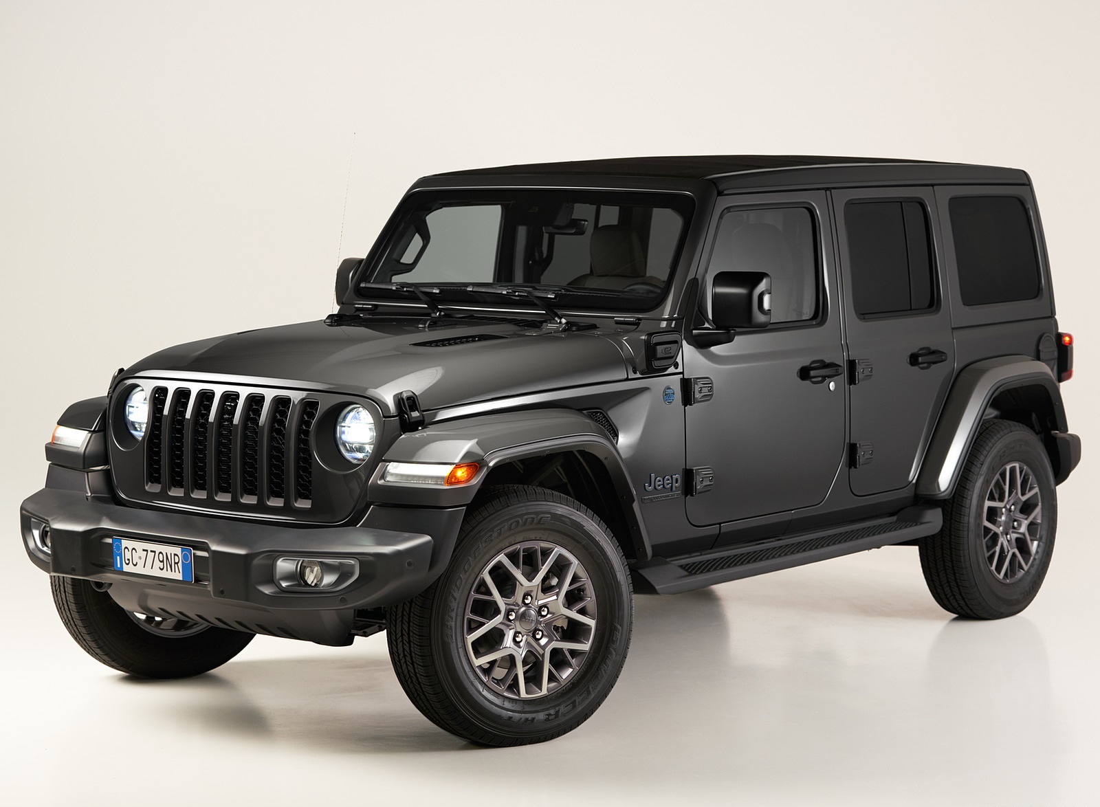 2021 Jeep Wrangler 4xe (Euro-Spec; Plug-In Hybrid) Front Three-Quarter Wallpapers #49 of 52