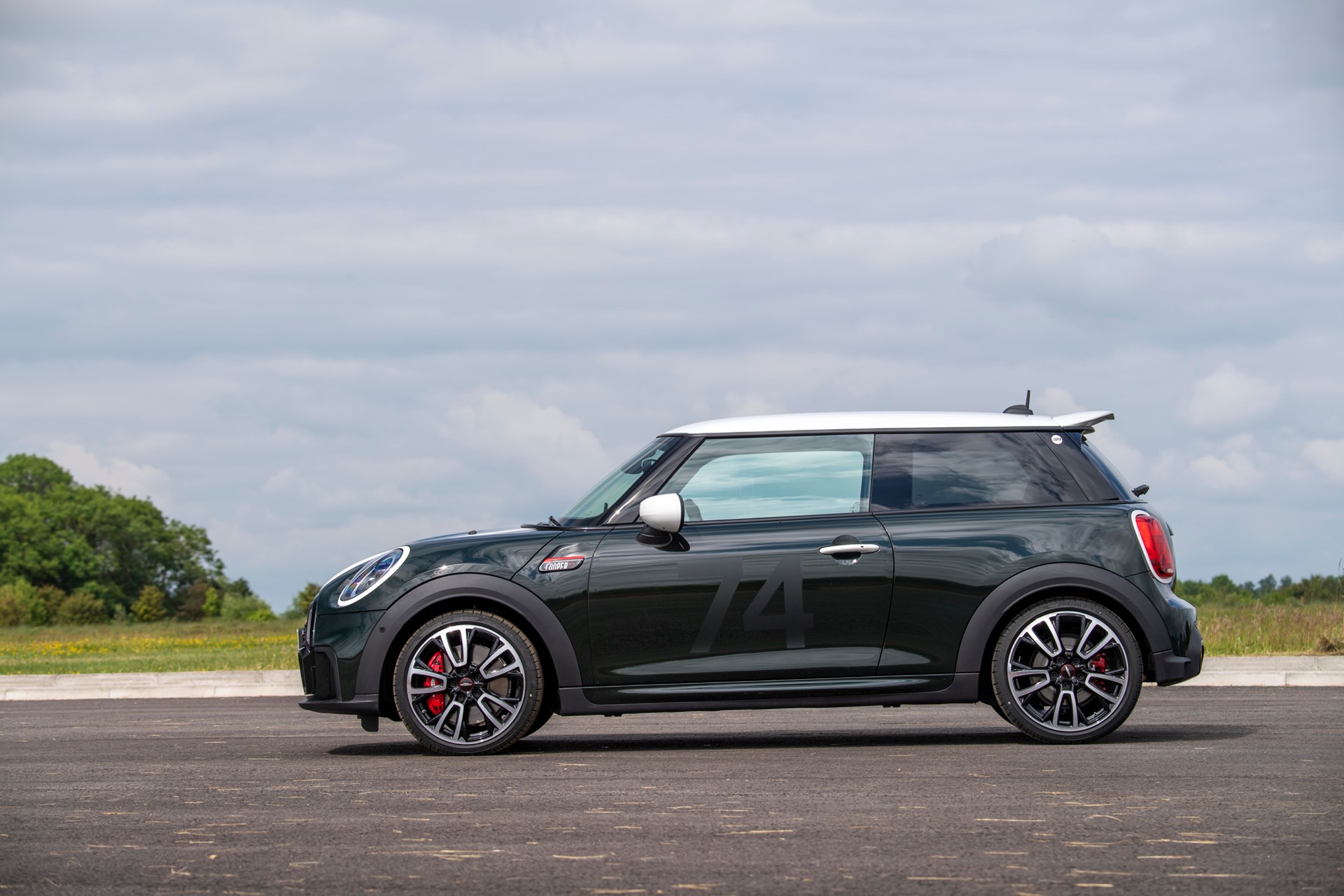 2021 Mini JCW Anniversary Edition Side Wallpapers (9)