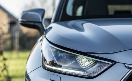 2021 Toyota Highlander Hybrid (Euro-Spec) Headlight Wallpapers 450x275 (69)