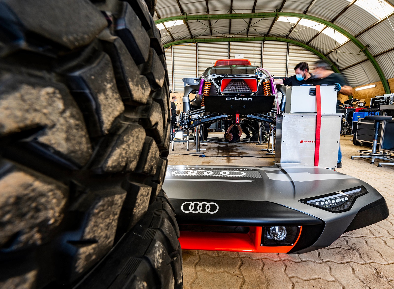 2022 Audi RS Q e-tron Dakar Rally Making Of Wallpapers #25 of 45