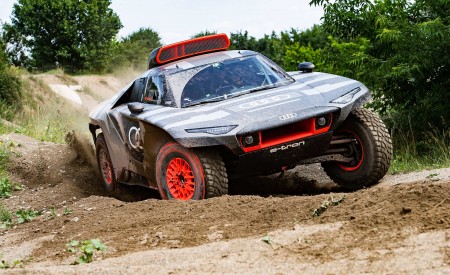 2022 Audi RS Q e-tron Dakar Rally Off-Road Wallpapers 450x275 (4)