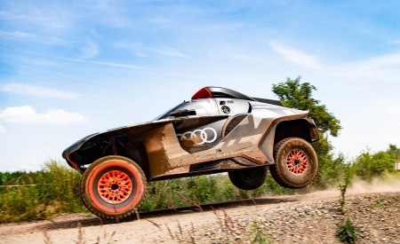 2022 Audi RS Q e-tron Dakar Rally Off-Road Wallpapers  450x275 (18)