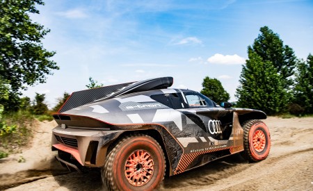 2022 Audi RS Q e-tron Dakar Rally Off-Road Wallpapers 450x275 (16)