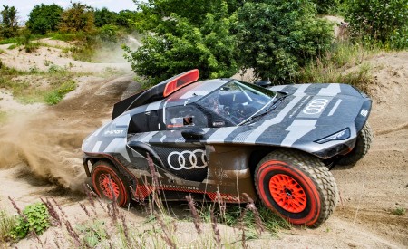 2022 Audi RS Q e-tron Dakar Rally Off-Road Wallpapers  450x275 (15)