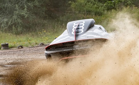 2022 Audi RS Q e-tron Dakar Rally Testing Wallpapers 450x275 (12)