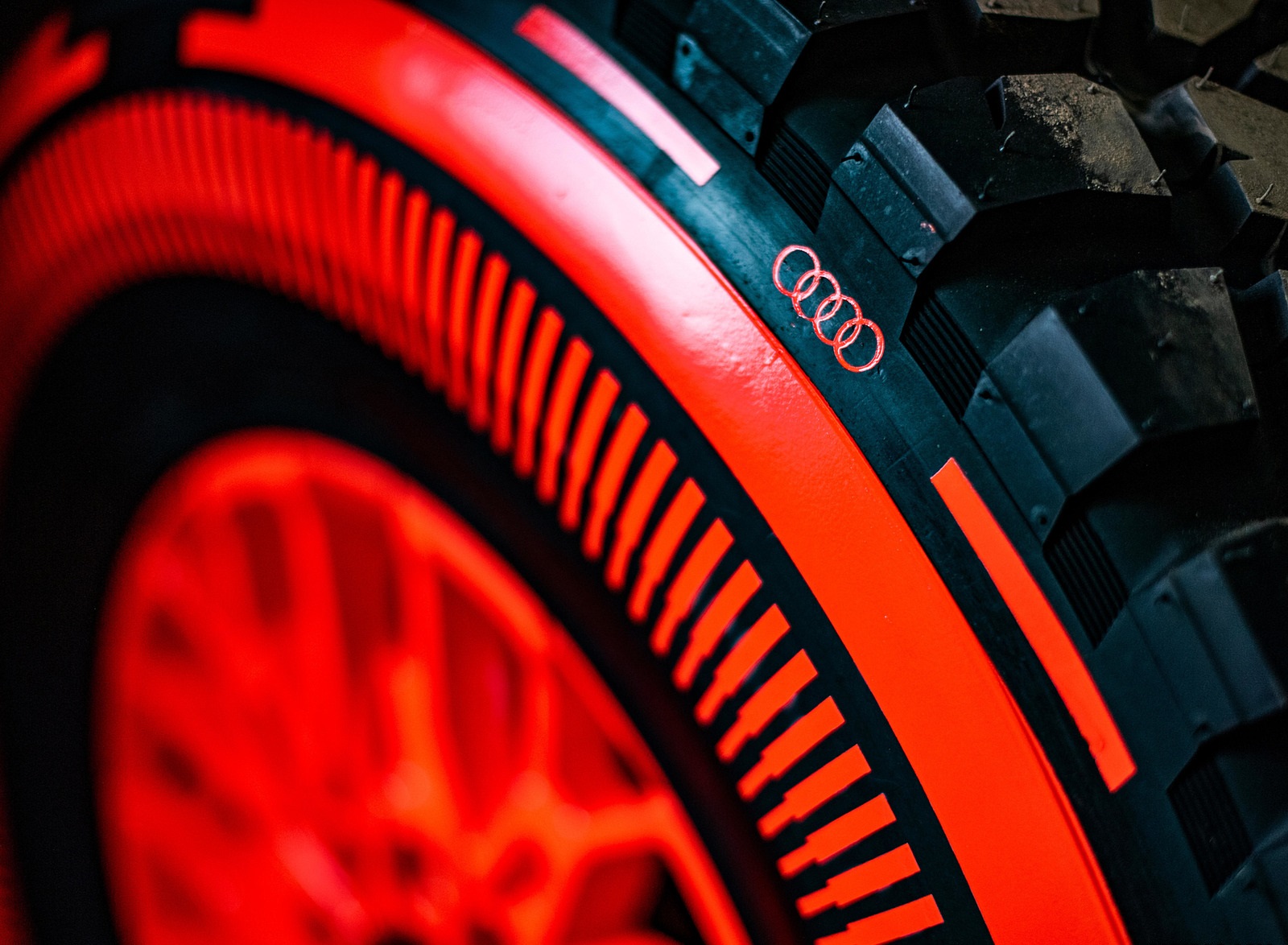 2022 Audi RS Q e-tron Dakar Rally Wheel Wallpapers #31 of 45