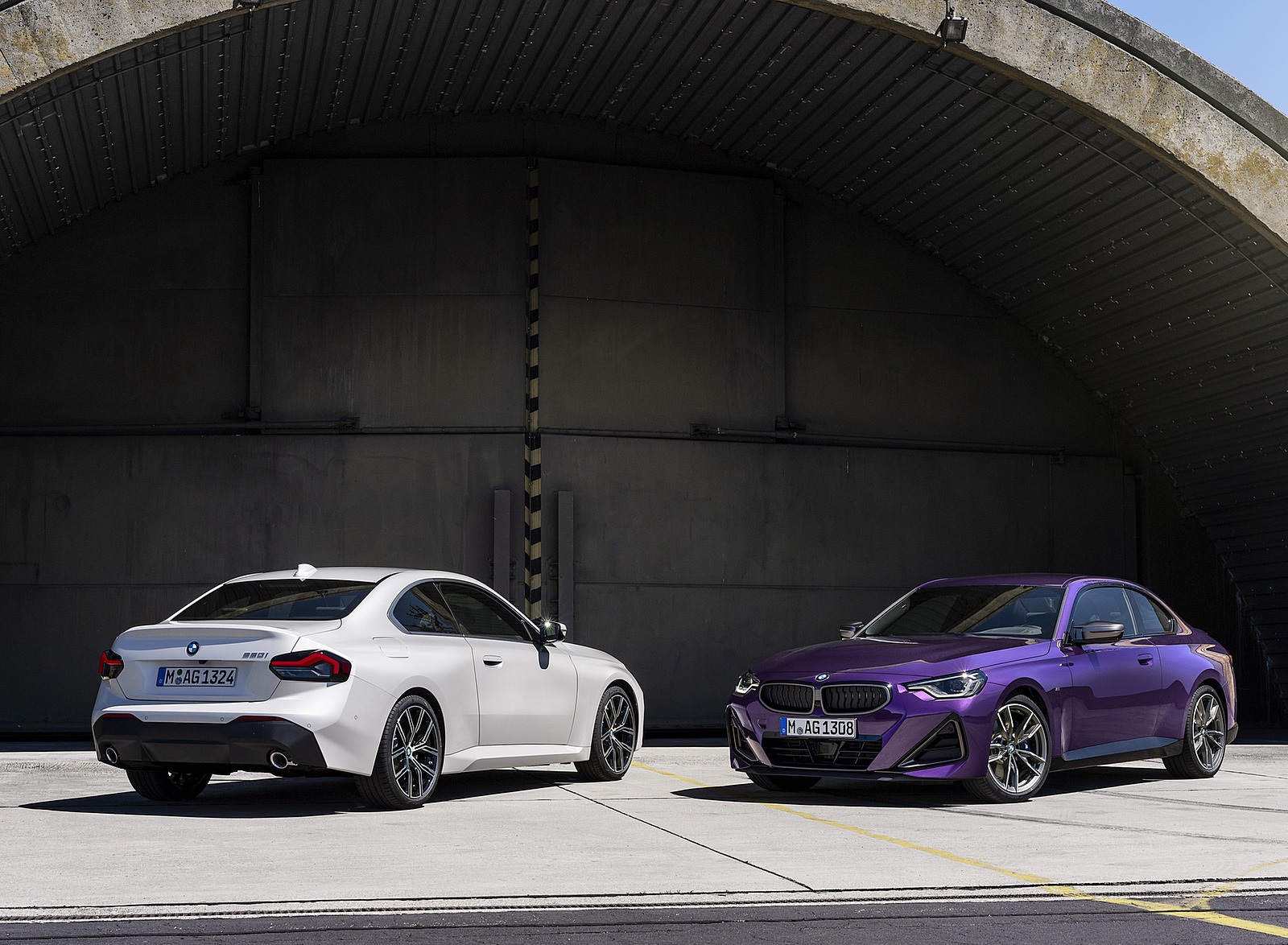 2022 BMW 2 Series Coupe and 2022 BMW M240i Coupe Wallpapers #35 of 57