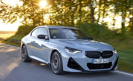 2022 BMW M240i xDrive Coupe (Color: Brooklyn Grey) Front Three-Quarter Wallpapers 450x275 (55)