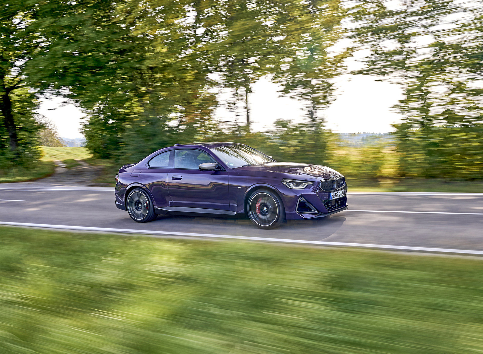2022 BMW M240i xDrive Coupé (Color: Thundernight Metallic) Front Three-Quarter Wallpapers #84 of 164