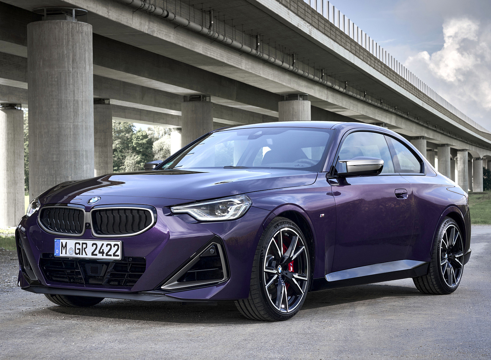 2022 BMW M240i xDrive Coupé (Color: Thundernight Metallic) Front Three-Quarter Wallpapers #114 of 164