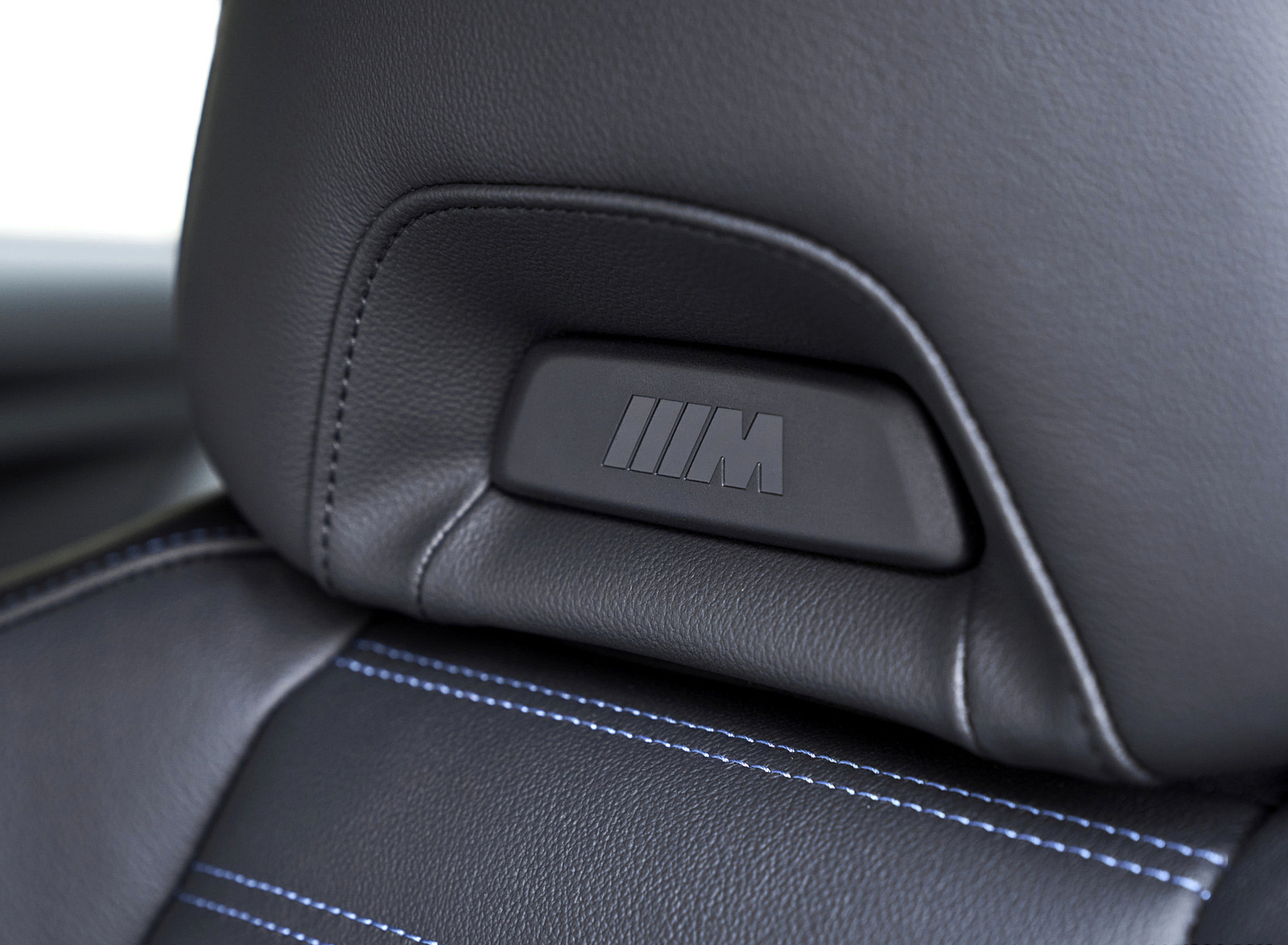 2022 BMW M240i xDrive Coupé (Color: Thundernight Metallic) Interior Seats Wallpapers #161 of 164