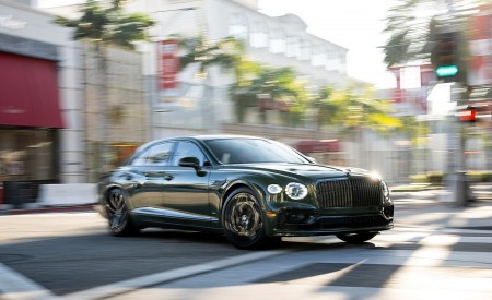 2022 Bentley Flying Spur Hybrid Front Three-Quarter Wallpapers 450x275 (79)