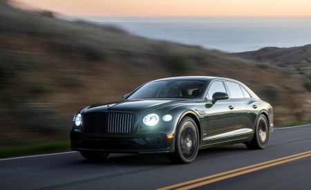 2022 Bentley Flying Spur Hybrid Front Three-Quarter Wallpapers  450x275 (26)