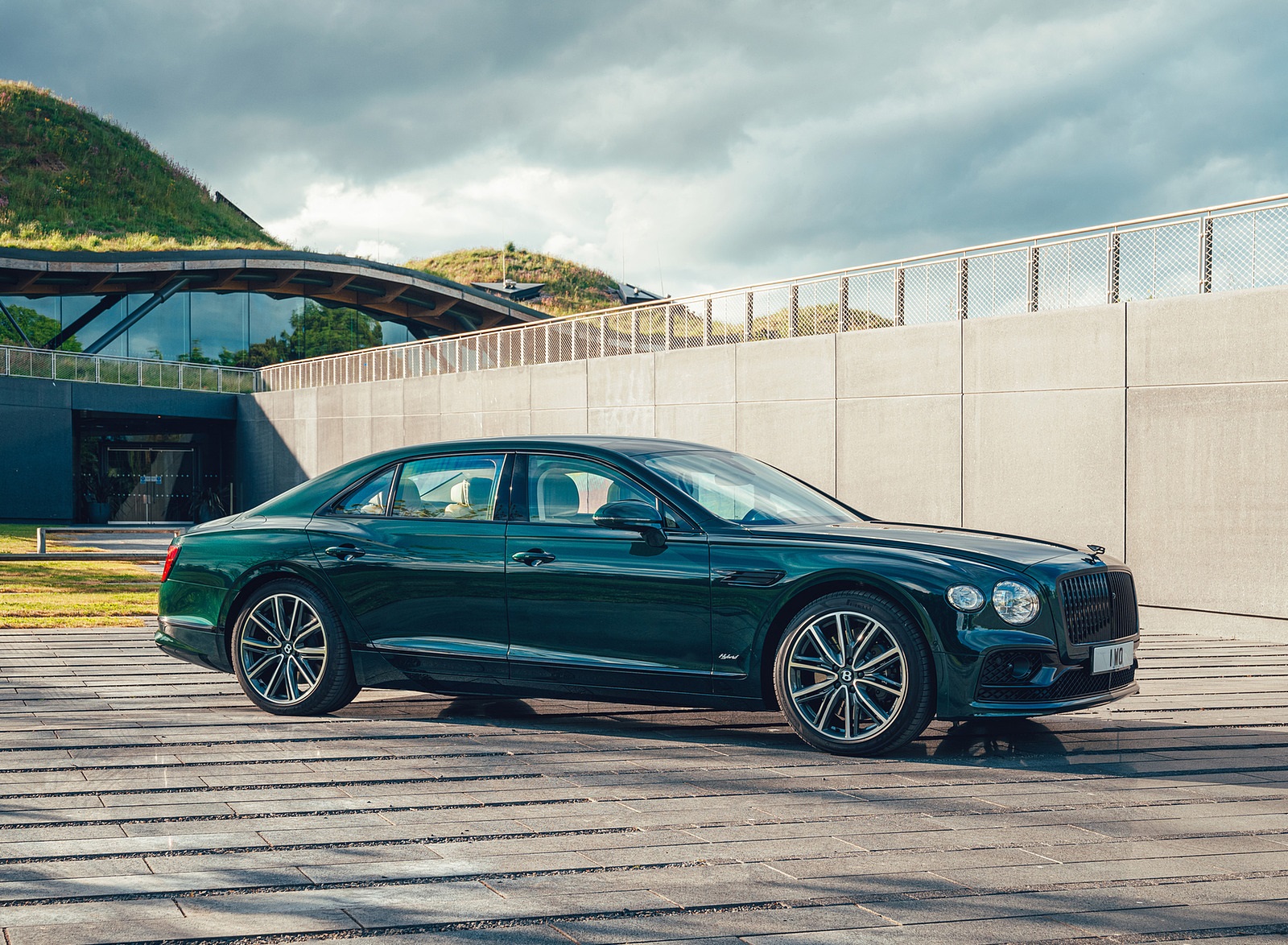 2022 Bentley Flying Spur Hybrid Front Three-Quarter Wallpapers (3)