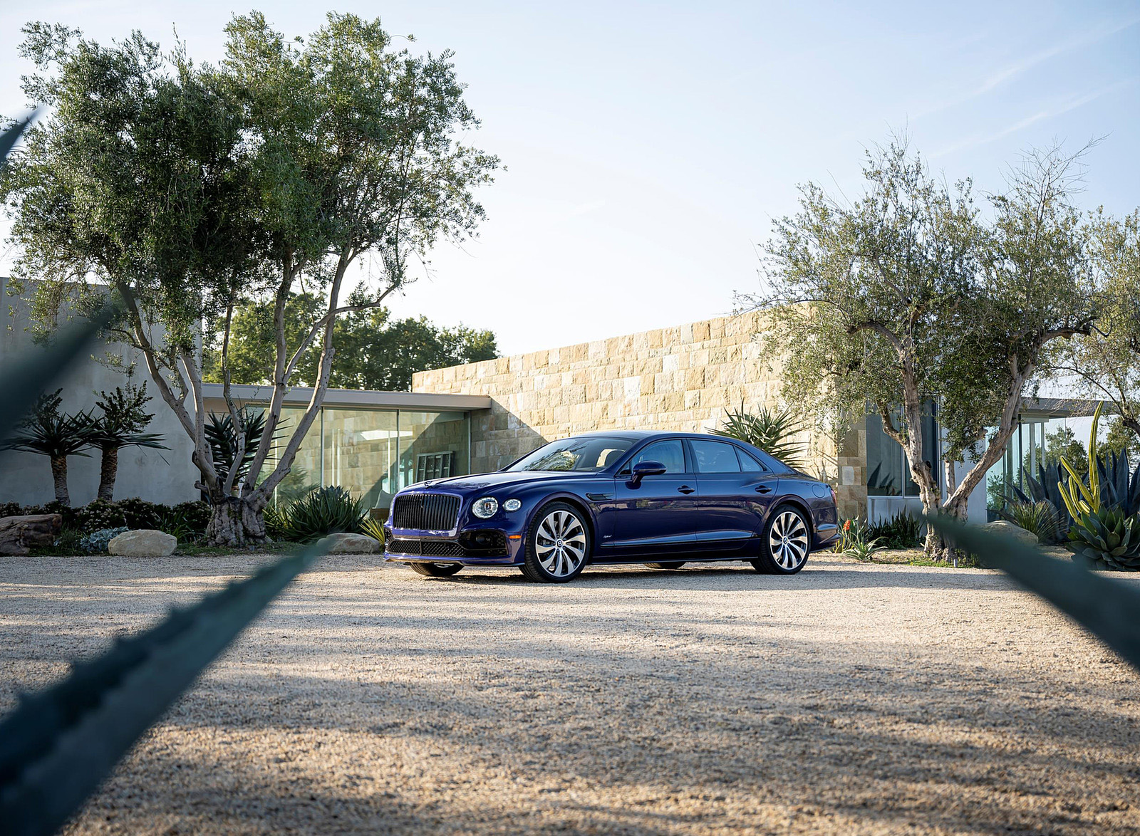 2022 Bentley Flying Spur Hybrid Front Three-Quarter Wallpapers #72 of 182
