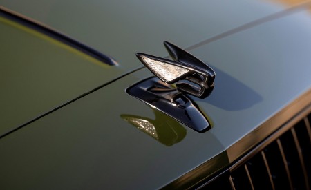 2022 Bentley Flying Spur Hybrid Hood Ornament Wallpapers 450x275 (93)