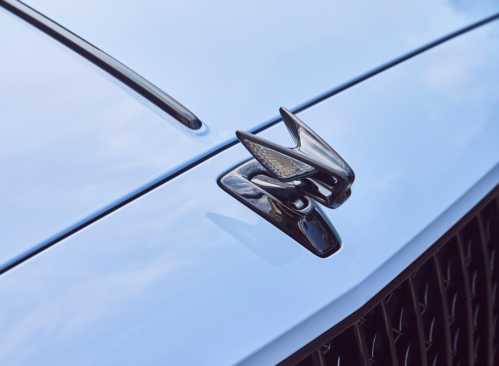 2022 Bentley Flying Spur Hybrid Hood Ornament Wallpapers #95 of 182