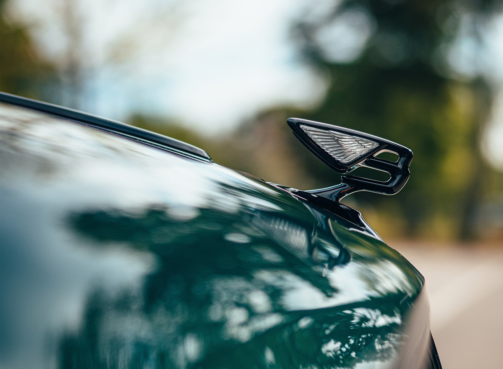 2022 Bentley Flying Spur Hybrid Hood Ornament Wallpapers #8 of 182