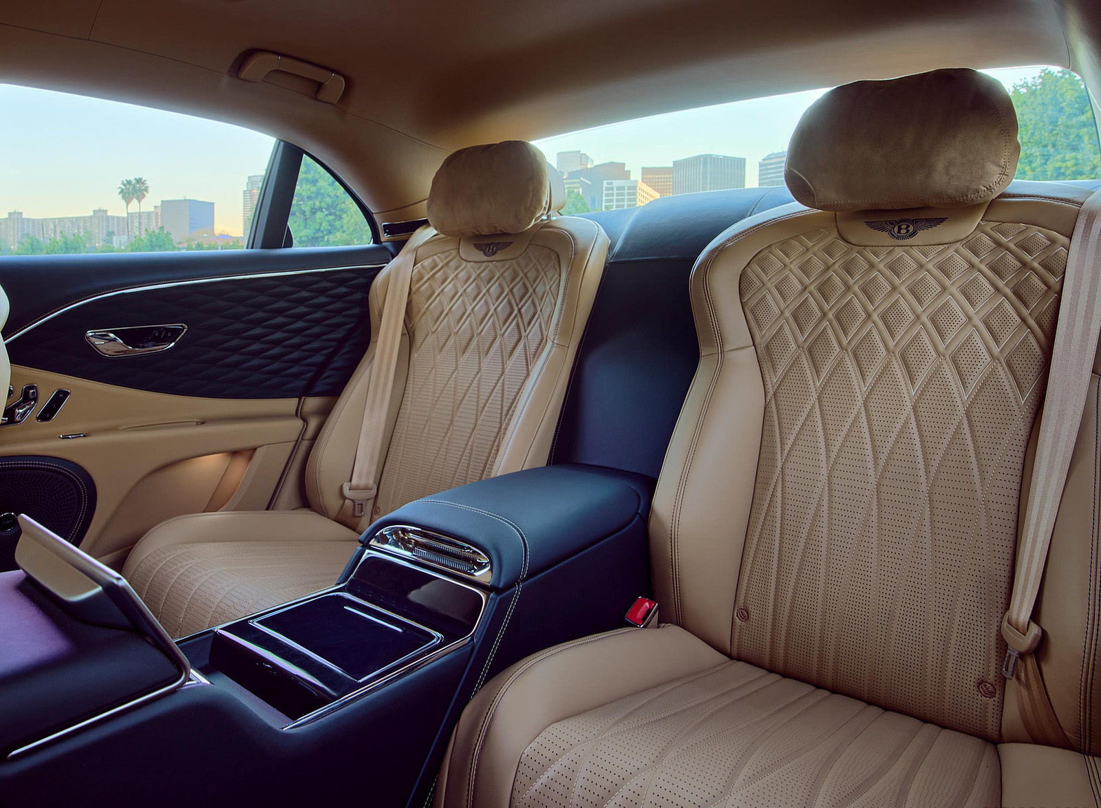 2022 Bentley Flying Spur Hybrid Interior Rear Seats Wallpapers #174 of 182