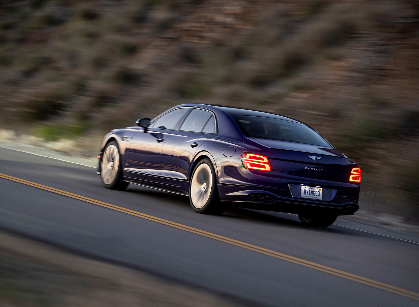 2022 Bentley Flying Spur Hybrid Rear Three-Quarter Wallpapers #35 of 182