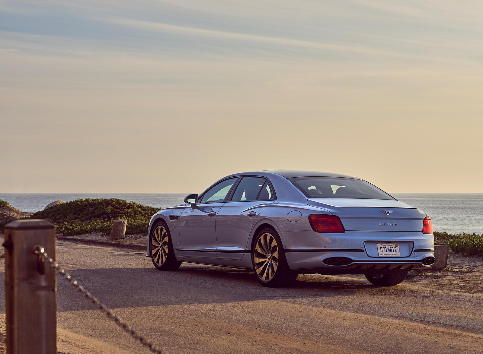 2022 Bentley Flying Spur Hybrid Rear Three-Quarter Wallpapers #23 of 182