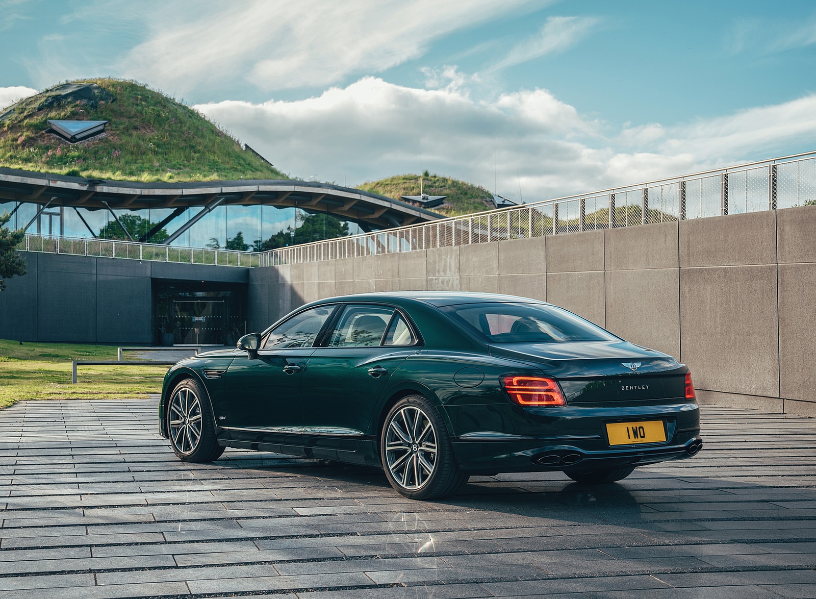 2022 Bentley Flying Spur Hybrid Rear Three-Quarter Wallpapers #4 of 182