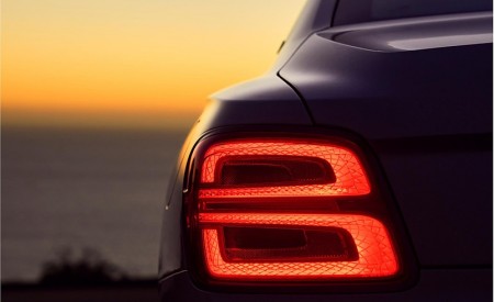 2022 Bentley Flying Spur Hybrid Tail Light Wallpapers  450x275 (112)