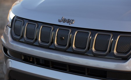 2022 Jeep Compass High Altitude Grill Wallpapers 450x275 (16)